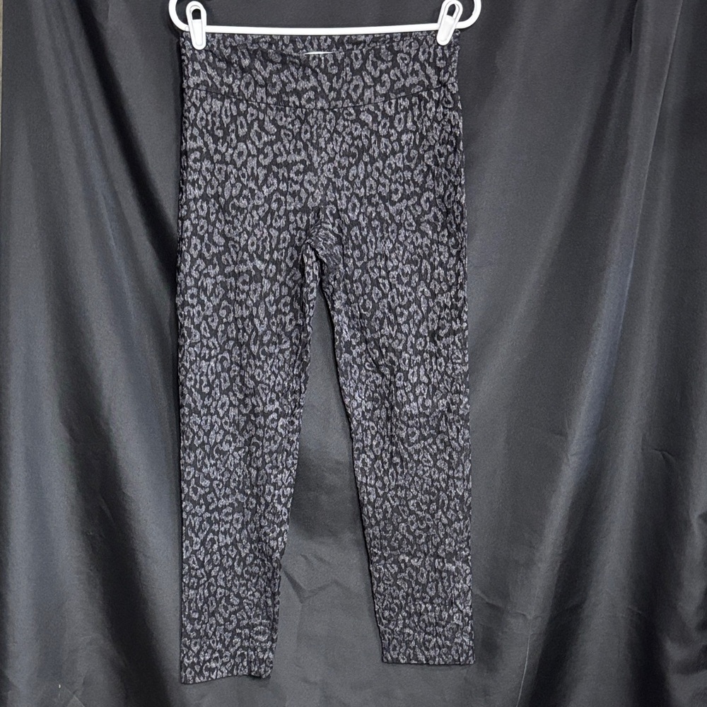 New Directions Charcoal and Black Patterned Leggings